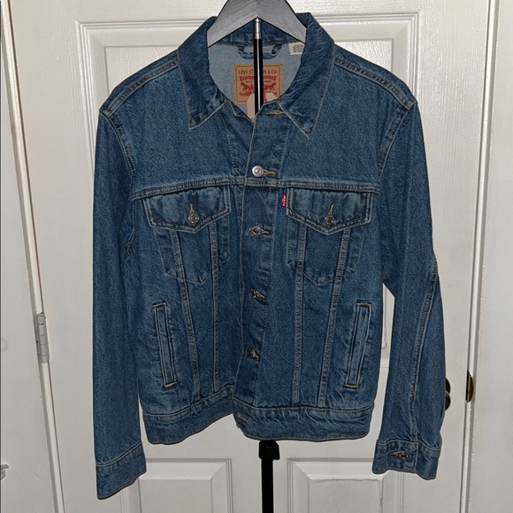Levi’s Ex—BF oversized trucker jean jacket - Picture 5 of 10